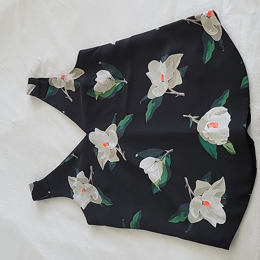 Banana Republic V Plunge Sleeveless Blouse - M
